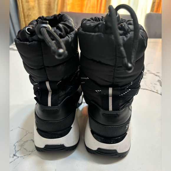 Sorel boots, worn twice, great condition and size 6. Must have boot! - Picture 3 of 6